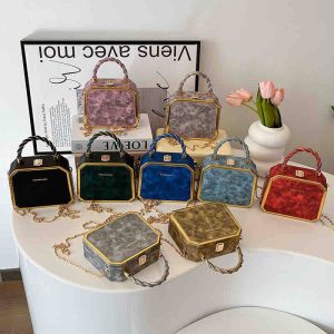AMBI CLUTCH BAG